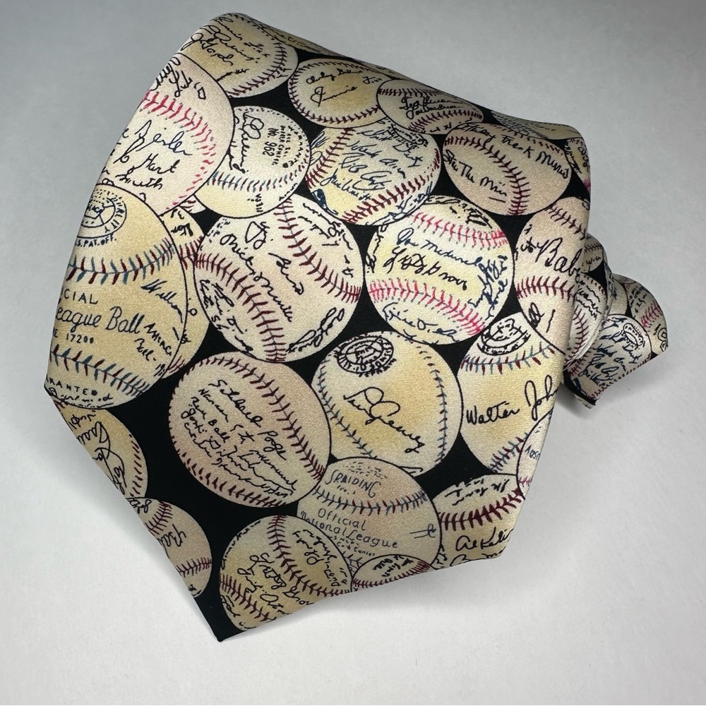 AUTHENTIC BASEBALLS AND SIGNATURES Classic Silk Museum Artifacts Tie